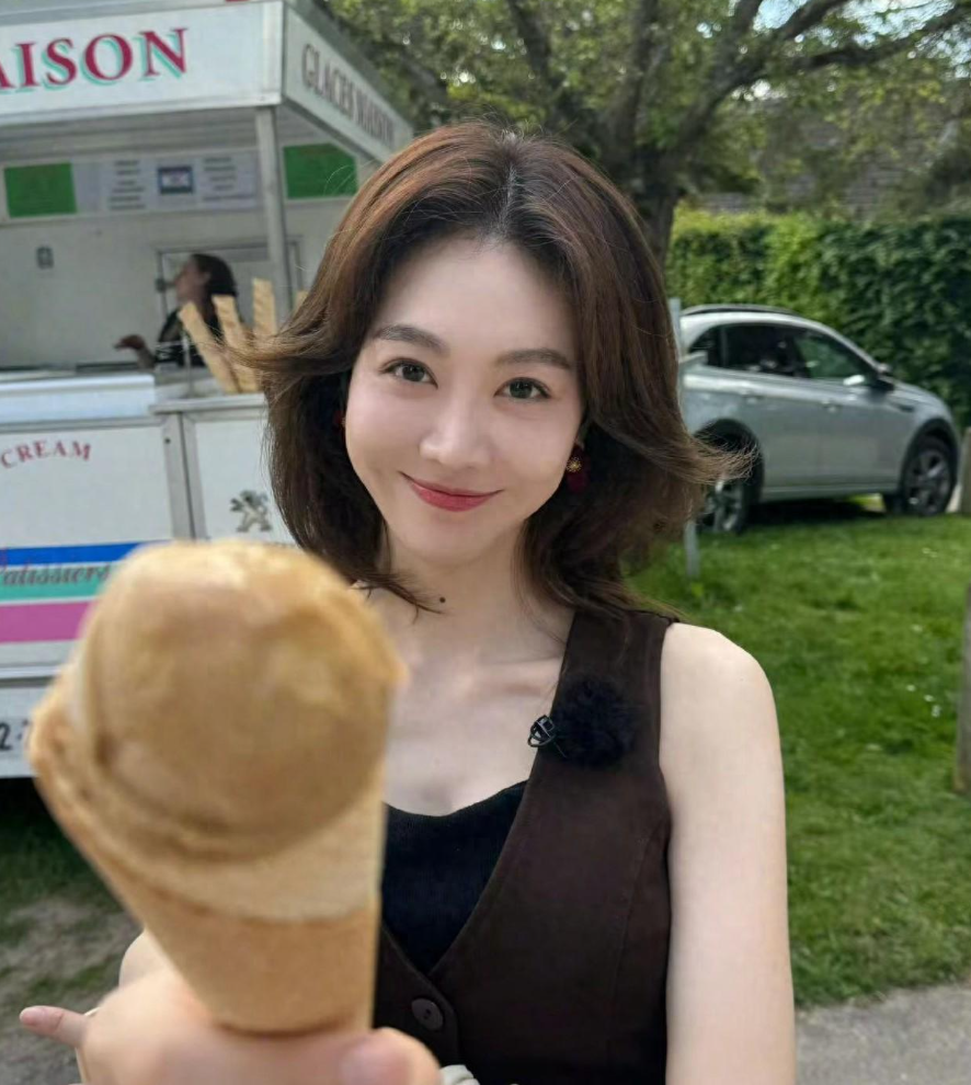 姜妍被曝结婚多年,丈夫帅气正面的照片被曝光,是北京某银行支行行长