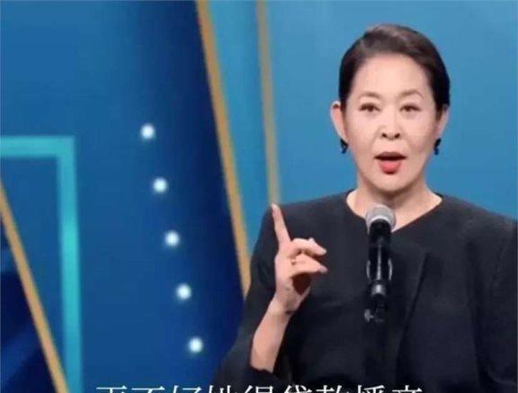 事实证明,47岁岁“未婚未孕”的主持人李梓萌,走上了另一条道路