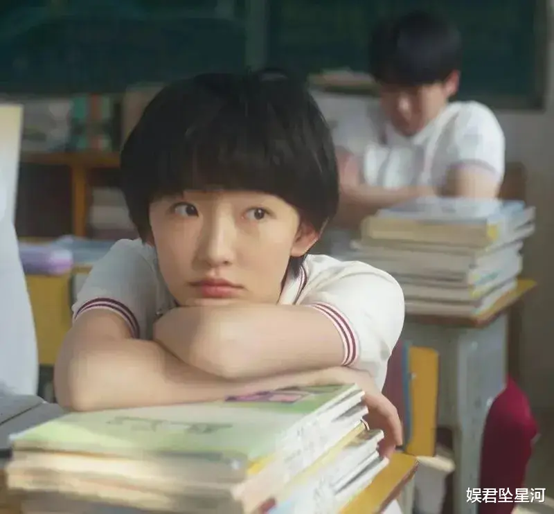 搭完井柏然、于适《四方馆》搭檀健次,她长相不漂亮却很高级,成了最特别的95花