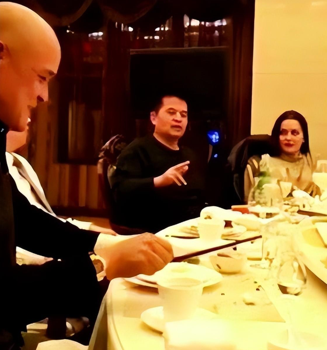 被批“不男不女”的毕凌,把父亲毕福剑自以为豪的体面,撕个稀碎