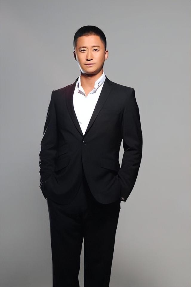 这一次,“宠妻人设”崩塌、“伪爱国”的吴京,已走上另一条道路