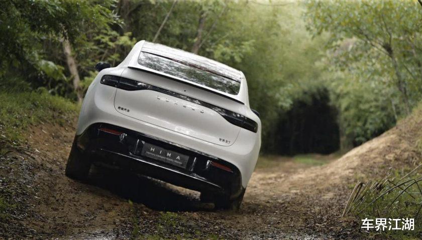 智界R7动态评测首发，强悍性能树立全新行业标杆