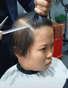 窦靖童要把王菲愁死了！剪莫西干发型秒变三毛，穿红绿撞色衣出行