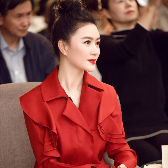 倒追陆毅4年,情断王志文,嫁富豪老公成寡妇,拿130亿笑着活下去