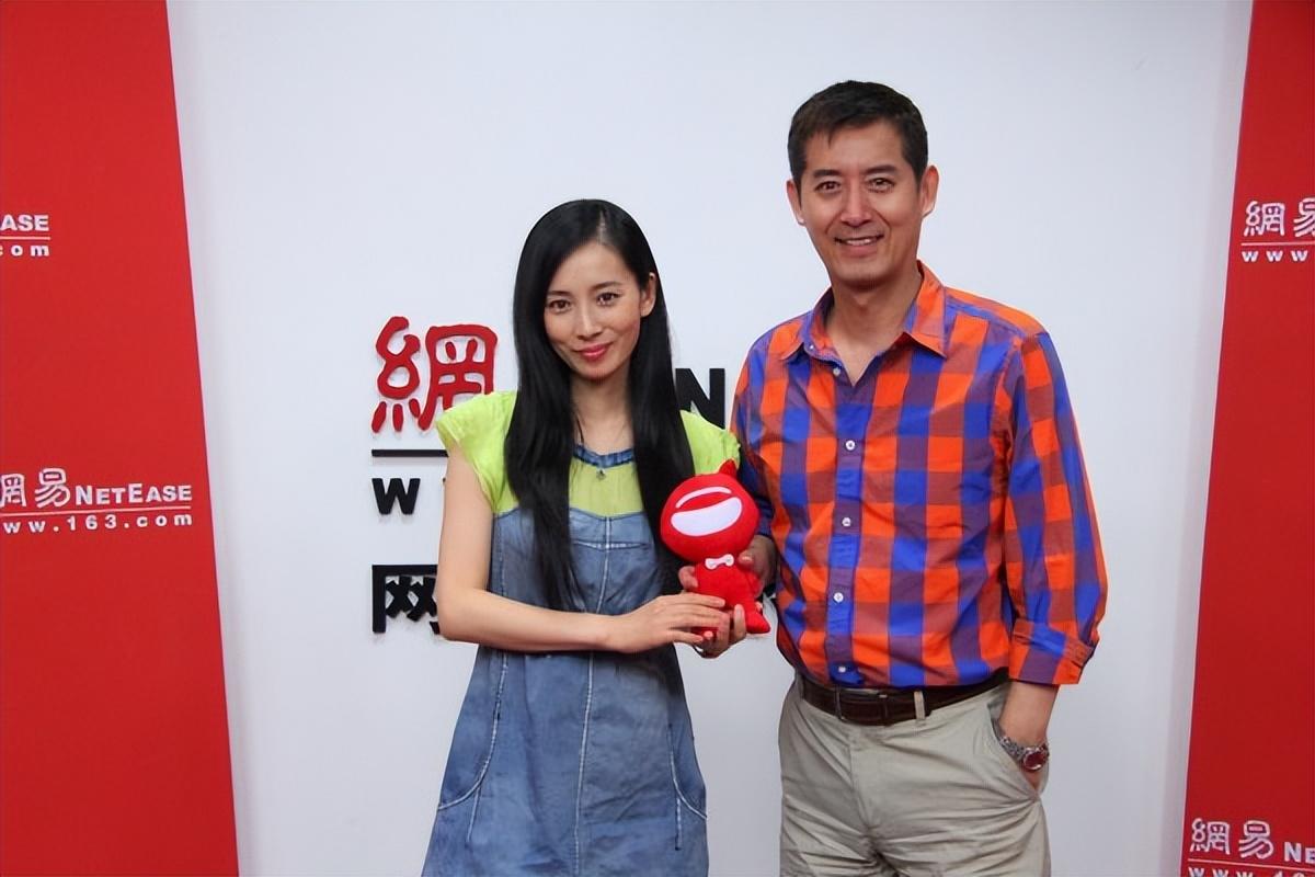 原来他们是两口子,戏里戏外都是夫妻,看不出年龄相差有16岁