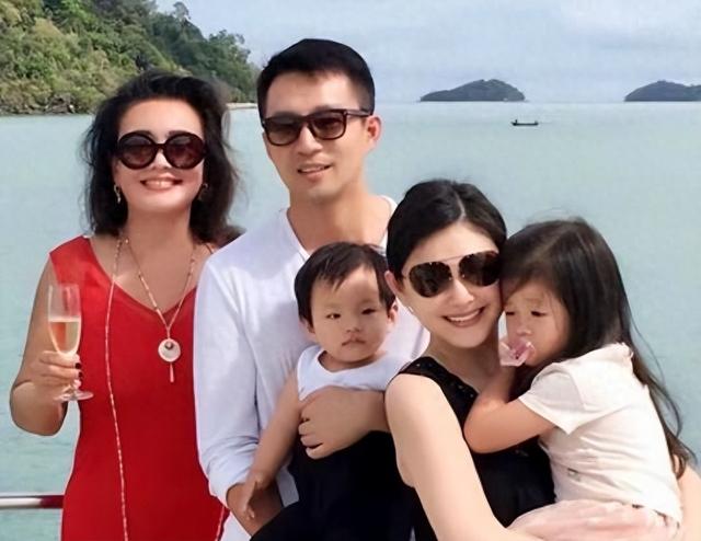 公开翻脸的4对明星夫妻，曾经爱得不顾一切，如今恨得反目成仇