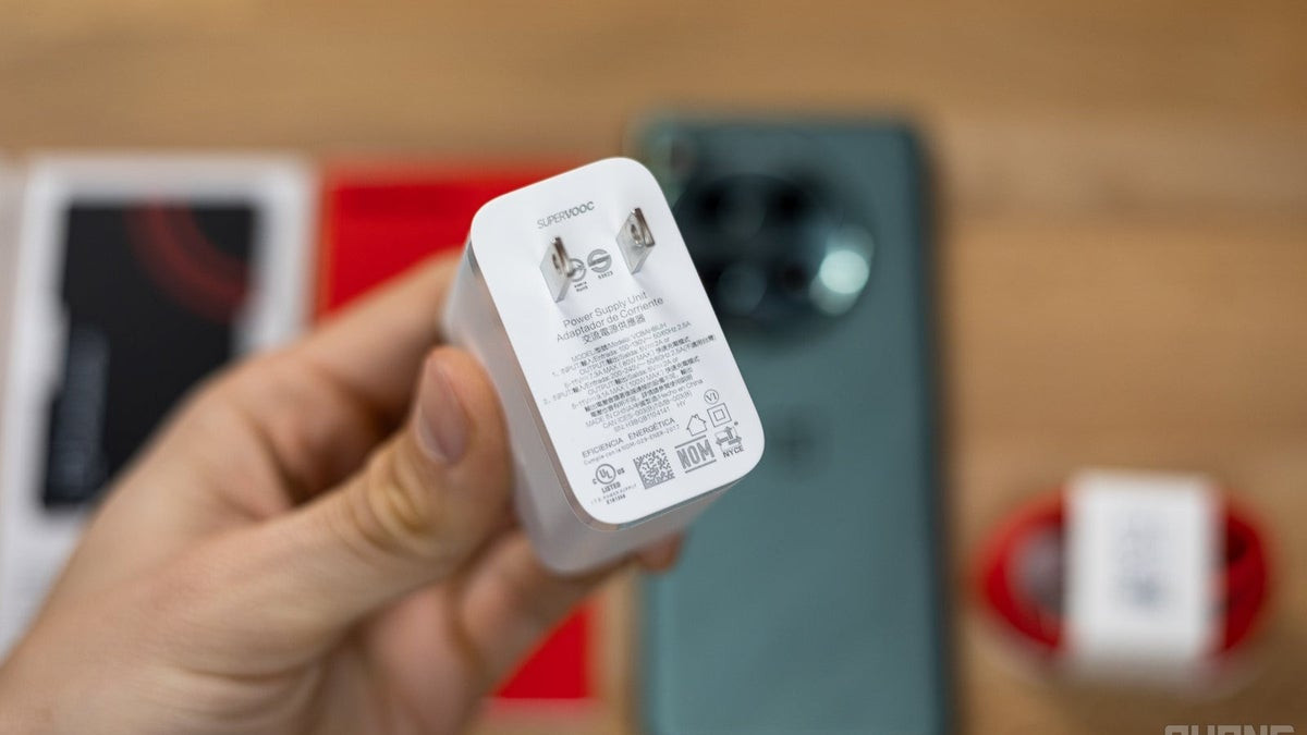 一加13电池和充电技术：采用新型电池材料