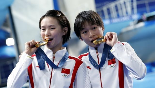 事态升级！多位知名人物，站队辱骂全红婵的记者，直言他没问题！