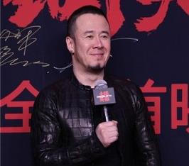 26岁上春晚走红,后得罪杨坤20年不说话,如今56岁至今未婚没孩子