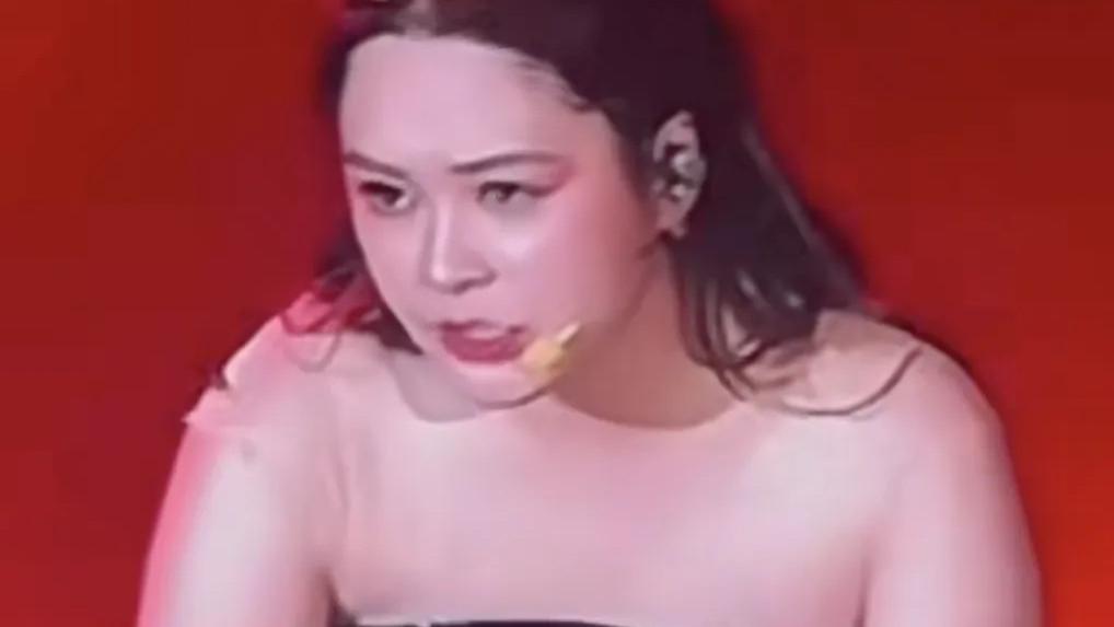 彻底放飞自我？阿娇最新演出胖成“阿爆”，演出划水全靠阿Sa拯救