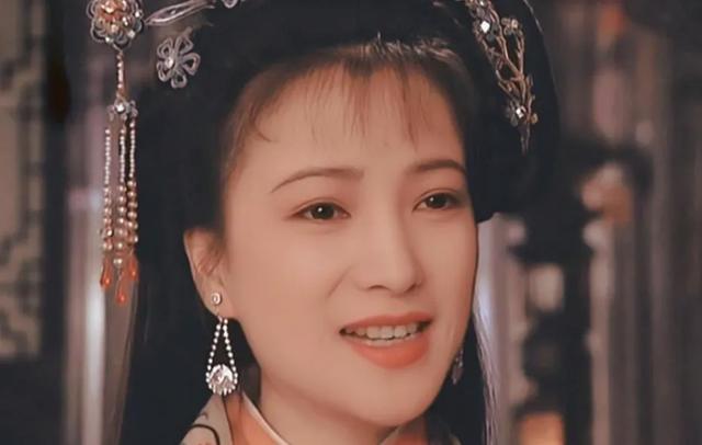 她是唯一一位演遍四大名著的女演员,气质娴静,60岁依然很美