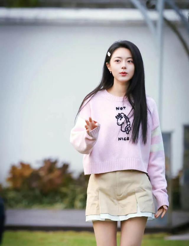 粉粉的赵今麦，好可爱！