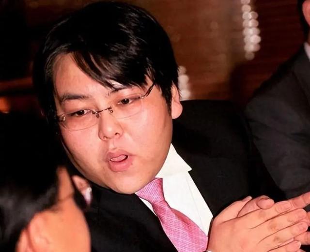 前首富高调迎娶女明星,败光百亿失踪6年,大数据都不知他在哪?