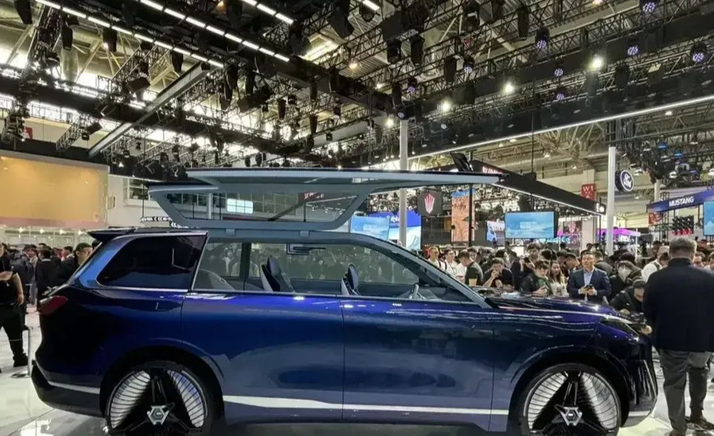 吉利发布史上最大SUV，续航破2000公里，硬撼华为理想ModelY