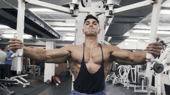 怎么练出饱满大胸肌？牢记几个练胸技巧，附一组练胸动图