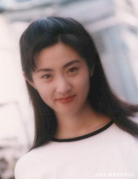 她是向华胜的情人,也是陈法蓉的升级版,更是邵逸夫的钦点秘书