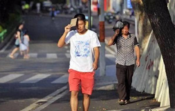 医生强调：超过70岁的老人，宁愿不喝水渴着，也别在这个时候喝水