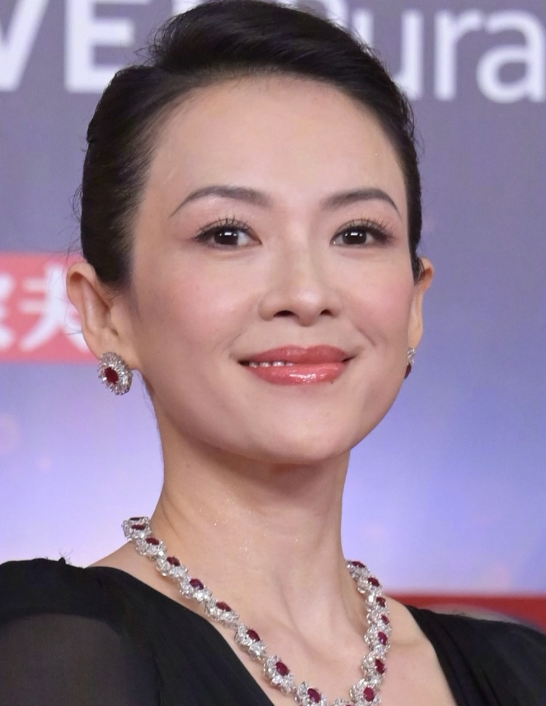 微博电影之夜,被笑不露齿的蒋勤勤惊艳,身材丰满有料艳压群芳