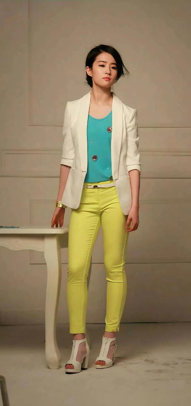 刘亦菲年轻时候肥美的双腿