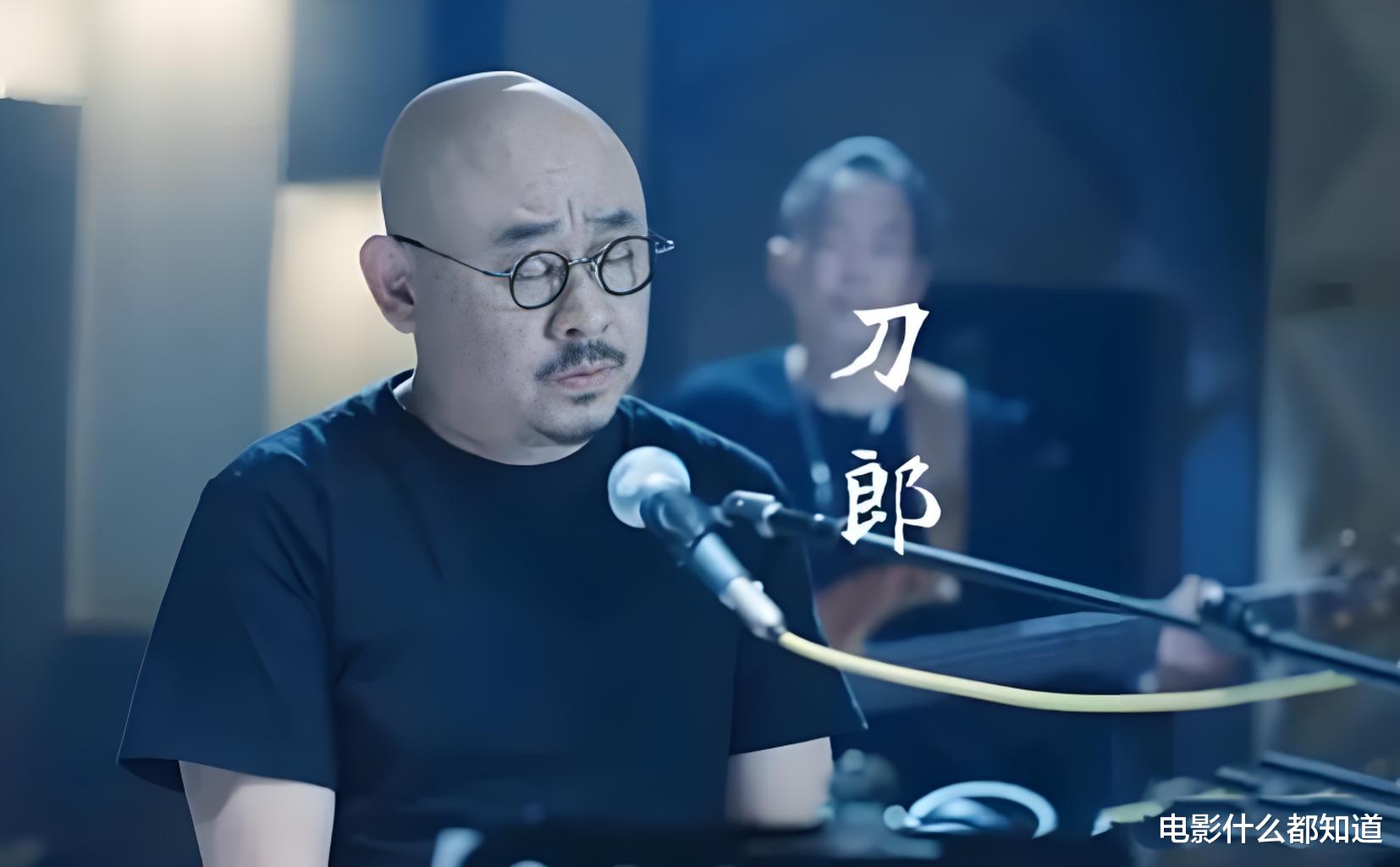 他是最后一个春晚巨星，过气后落魄让人感慨，如今爆改成“爱豆”