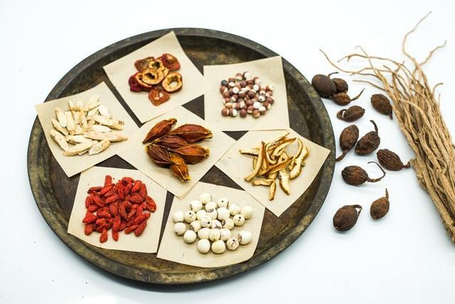 1个止痛方，专治跌打损伤，颈肩、腰腿、膝盖，通通都能治！