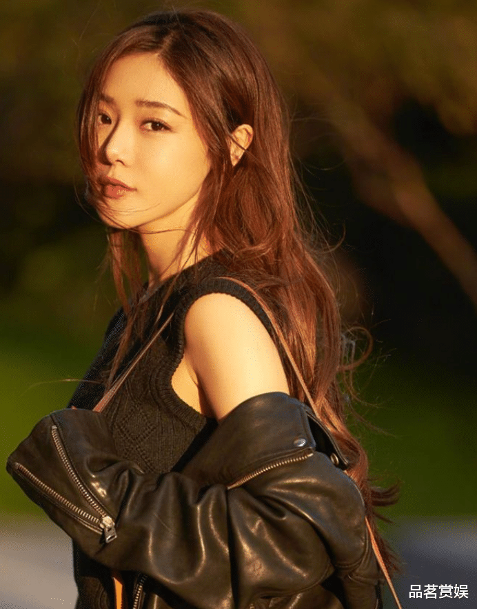 演员邓家佳:嫁圈外人10年婚姻和平分手,离婚5年事业爱情双丰收