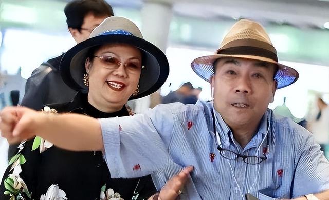 官媒点名、相声界排挤、正妻小三同吃住的杨议一家“底裤”被扒光