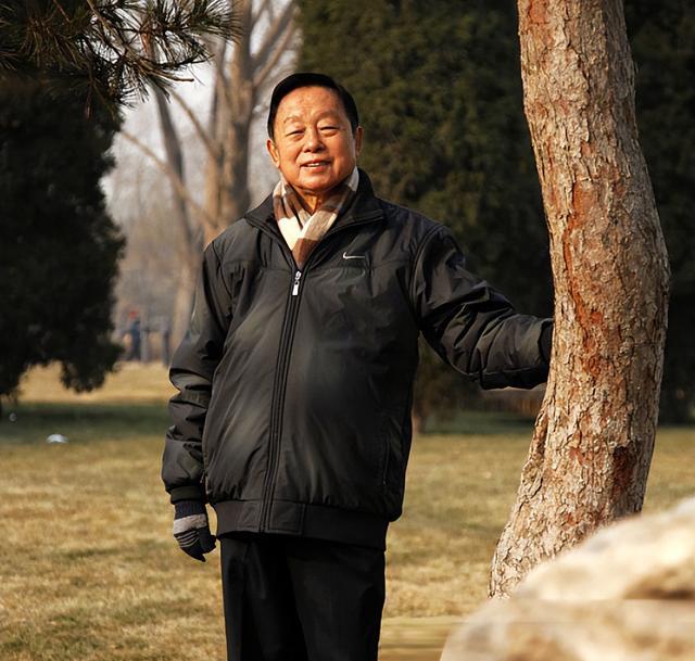 她让春晚导演悔不当初,一句话毁了众人职业,导演:当时不想活了