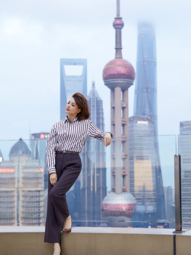 消失3年后,51岁董卿登顶热搜,一句“她自由了”网友却不淡定了