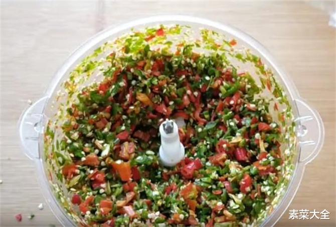 2斤辣椒,一斤黄豆,教你一个最独特做法,开胃下饭,放一年不坏