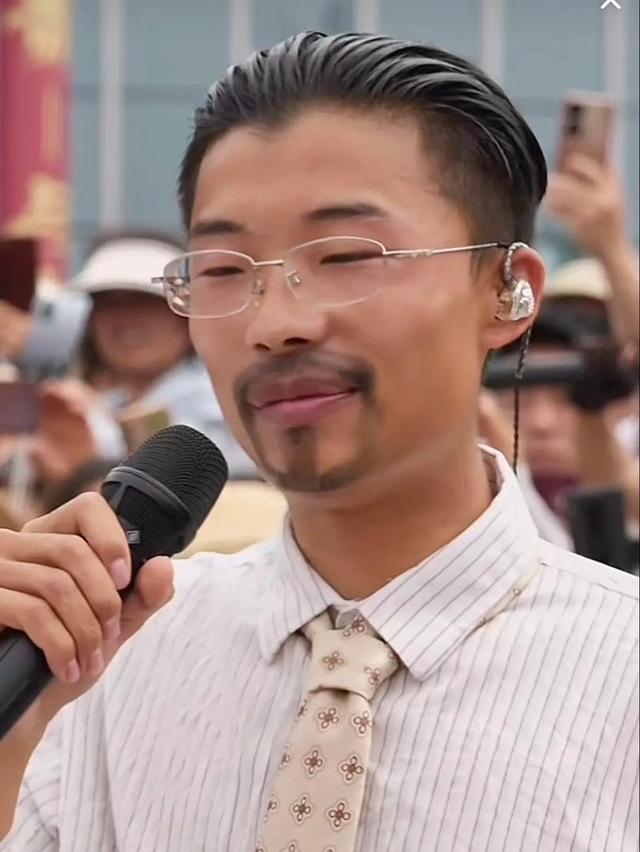 赵雅芝亲临郭有才公司开业大典，皱纹多太显老！郭有才激动到发抖