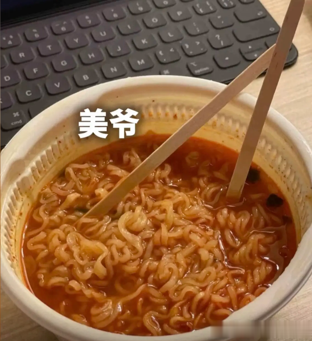 为什么留学生一定要带双筷子?网友:不带会变成这样,后悔不已