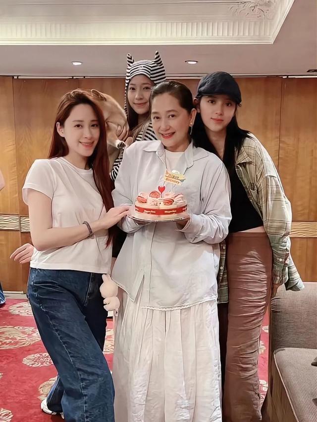 欧阳妮妮双喜临门欧阳龙没否认 疑穿孕妇装照片曝光