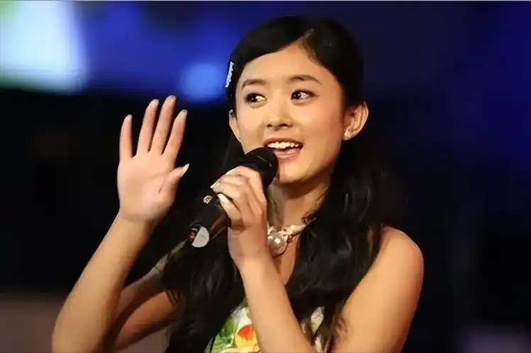 央视出手了!赵丽颖的4分钟采访,没几个人能笑着走出来