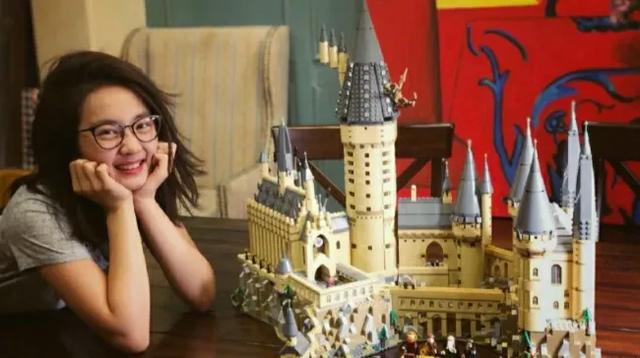 18岁黄多多照片炸上热搜,评论区怒骂:黄磊,你养的什么女儿!