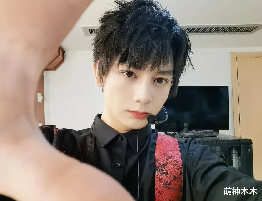 内娱又有嫖娼瓜！年仅20岁还在做偶像，被曝未成年时期就开始了