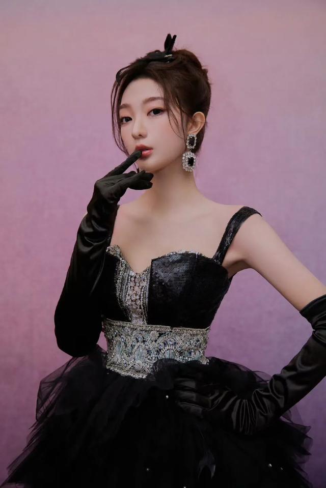 火箭少女合体孟美岐站C位遭网友吐槽:德不配位!