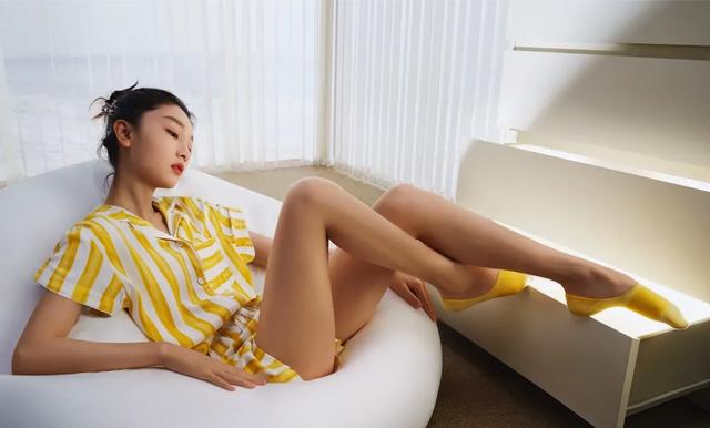 周冬雨,写真大片,你绝对没有看过