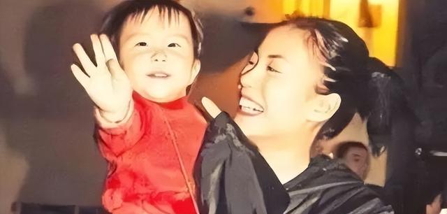 事实证明,“闷声干大事”的窦靖童,已经走上星二代的另一条大道