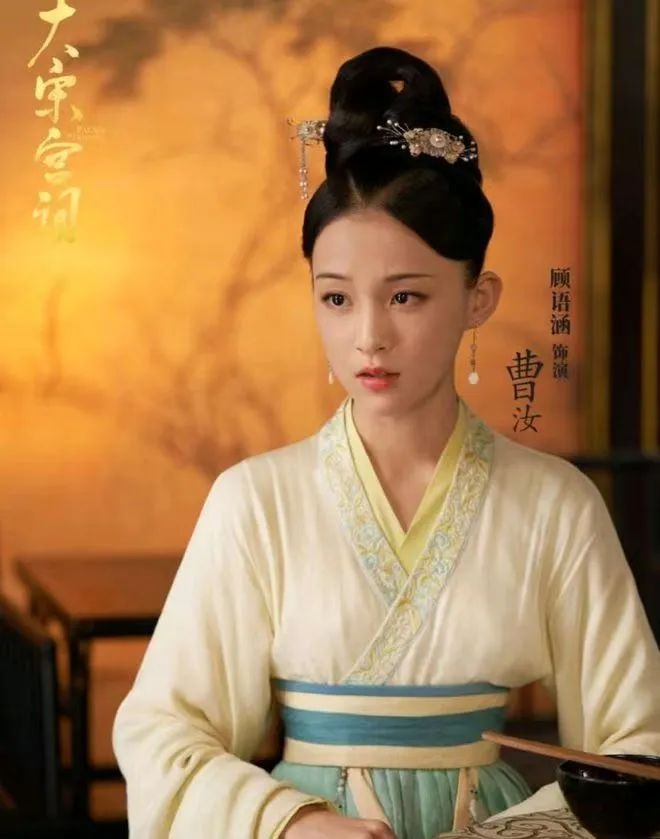 叶轻眉所有男人的白月光，演员19岁了，肤白貌美大长腿