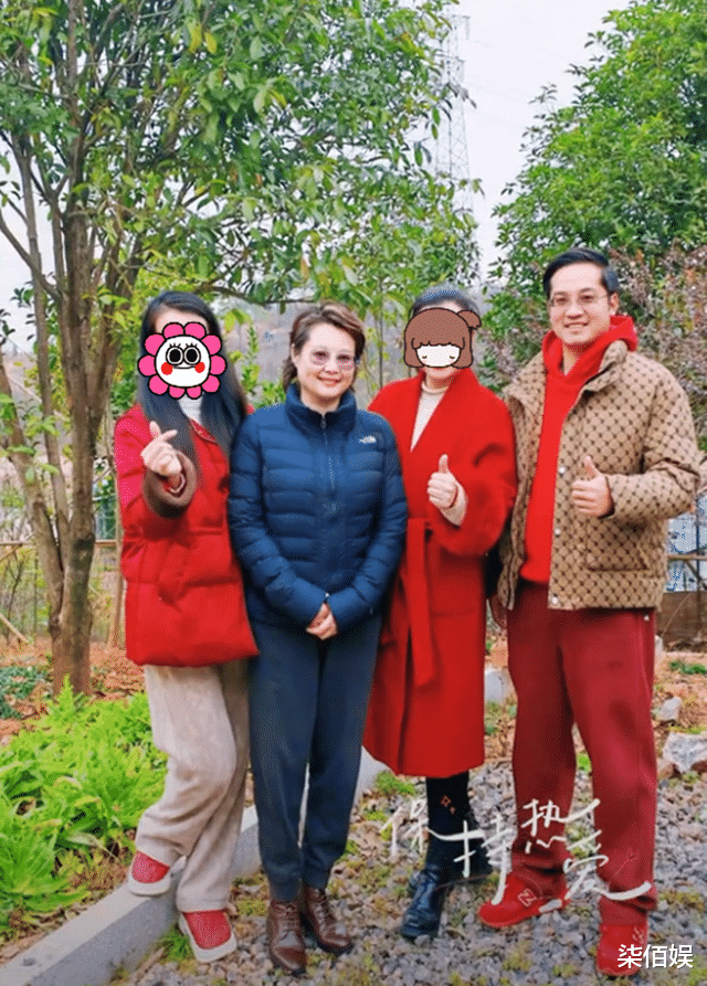 袁立跟小11岁老公到湖南农村串亲，52岁变老变胖，但仍有别于众人