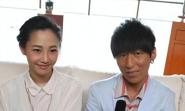 离婚4年和导演同居生二胎，白百何这一手操作，原来陶虹没说错