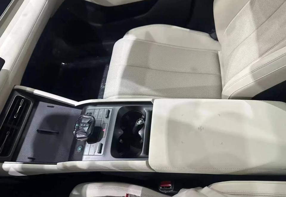 比亚迪汉L来袭！单电机从150kW提升到500kW，简直跨越一个世纪！