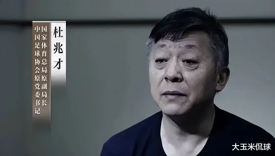 3个老婆+4大美女情妇!精力都在女人身上了,哪有心情踢足球