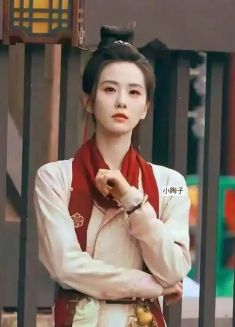 看了《掌心》才发现,杨紫扛剧能力真无人超越,连刘诗诗也不行!