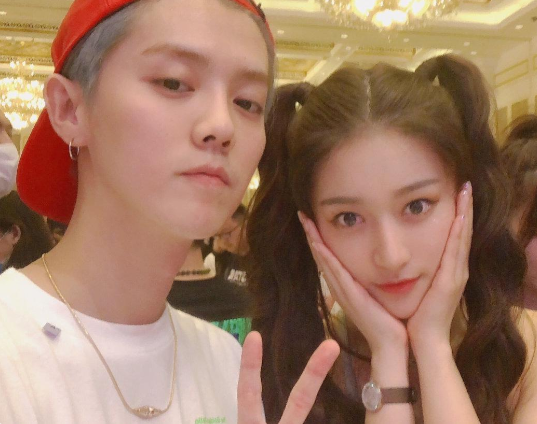 关晓彤回应恋爱八年未婚,鹿晗粉丝评论炸锅