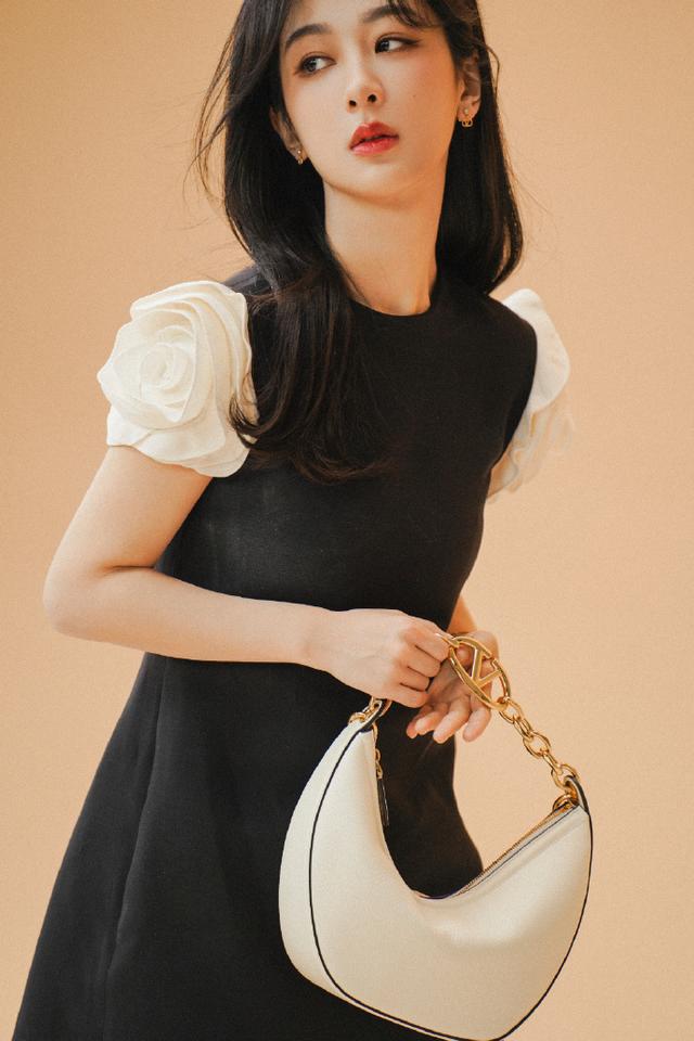 杨紫穿细高跟也太好看了