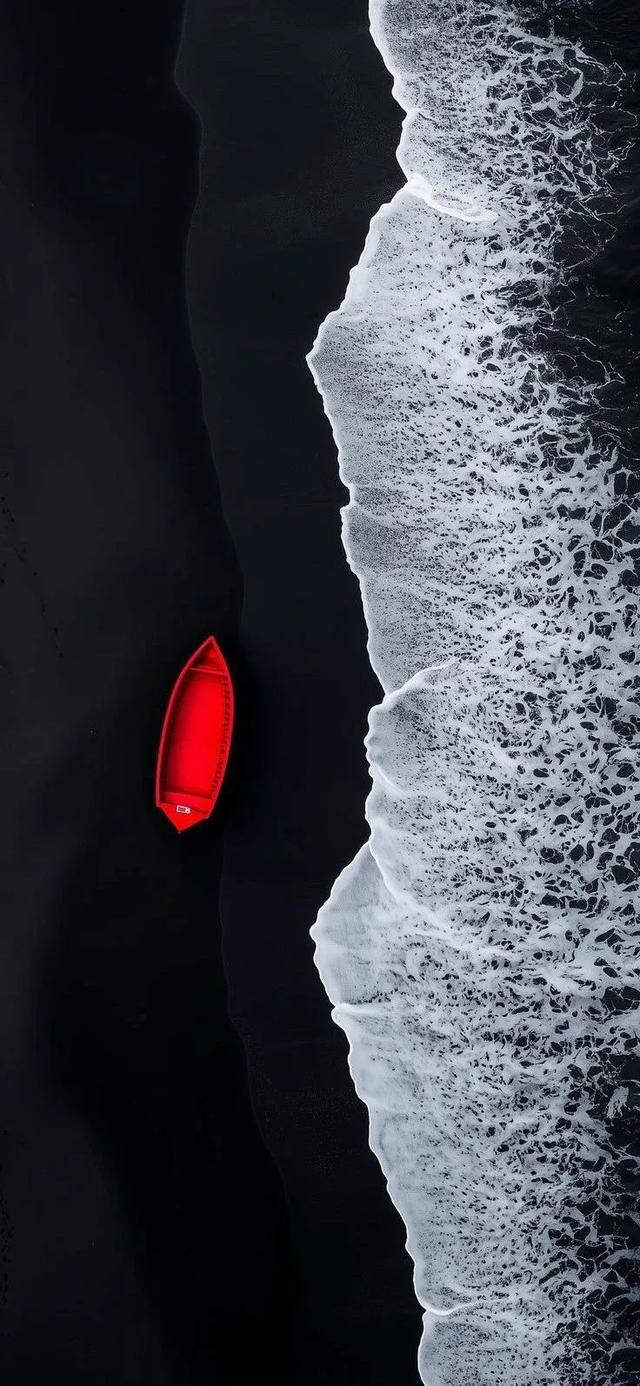 iPhone 16精选黑色壁纸