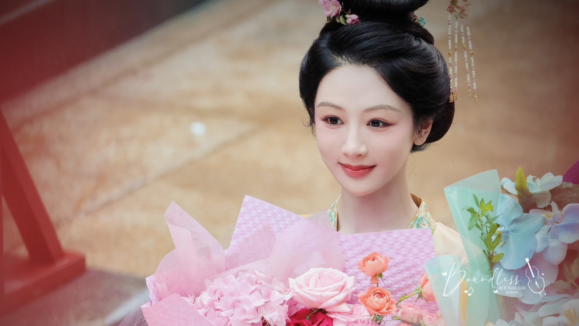 杨紫《国色芳华》杀青照曝光！颜值不输小夭，李现新造型也不错！