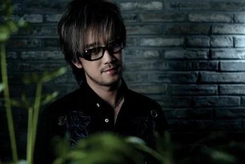 几位“纸片人”明星，皮松肉垮青筋突出仍旧不甘心，各有各的心酸